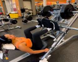 Kalia is a fitness and regularly go to gym to maintain her shape.